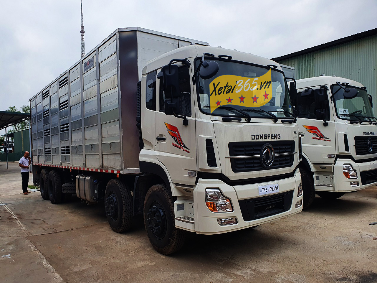 Xe chở heo 15 tấn dongfeng hoang huy L315 chở gia súc 4 tầng có bửng nâng điều hòa vòi nước  camera 